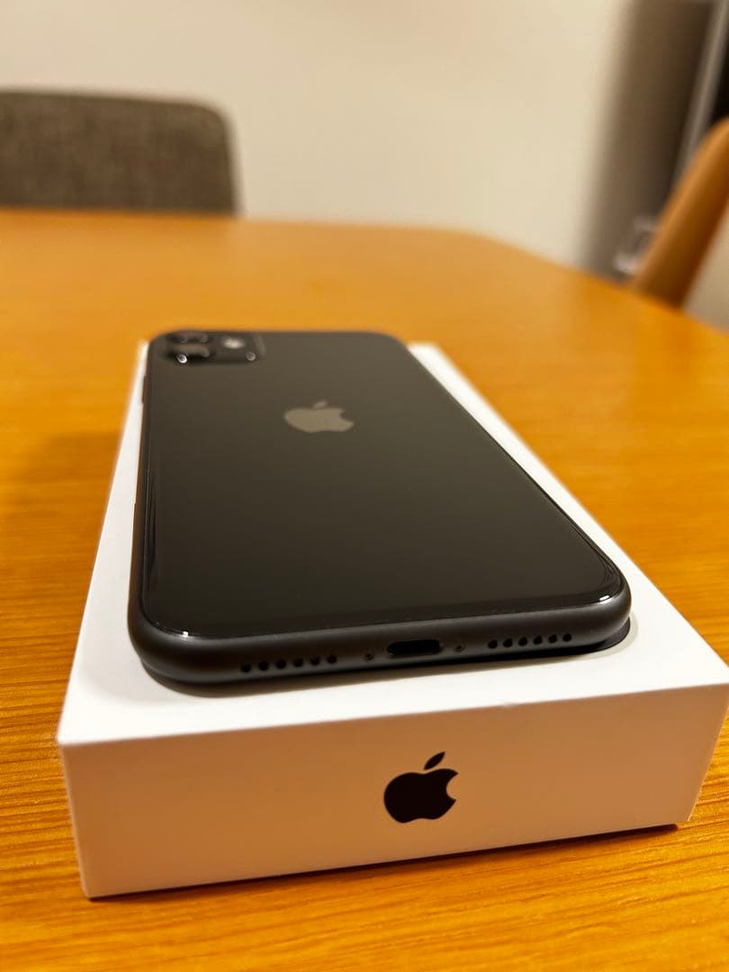 Apple iPhone 11 ブラック 本体
