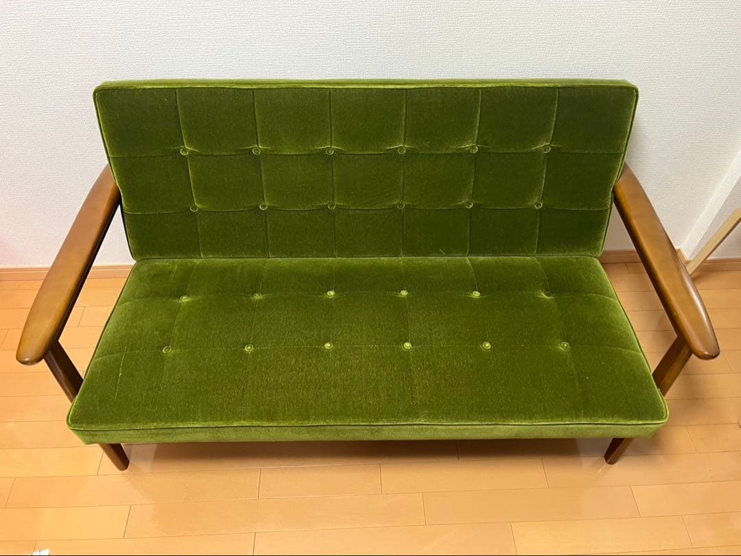 カリモク 60kチェアミッドセンチュリー 緑 ベルベットソファ 2人掛け