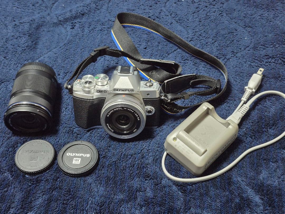 OLYMPUS OM-D E-M10 Mark iii【ダブルズームキット】
