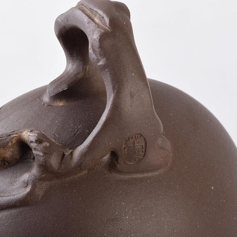 中国　紫砂　朱泥　栗鼠葡萄文　急須　茶壷　在銘　N　8162