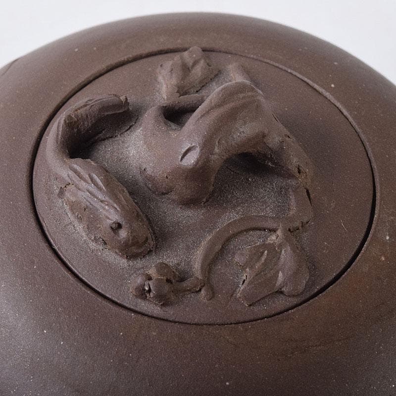 中国　紫砂　朱泥　栗鼠葡萄文　急須　茶壷　在銘　N　8162