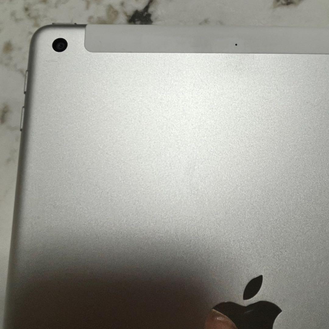 iPad 128GB 第6世代 SIMフリー Cellularモデル