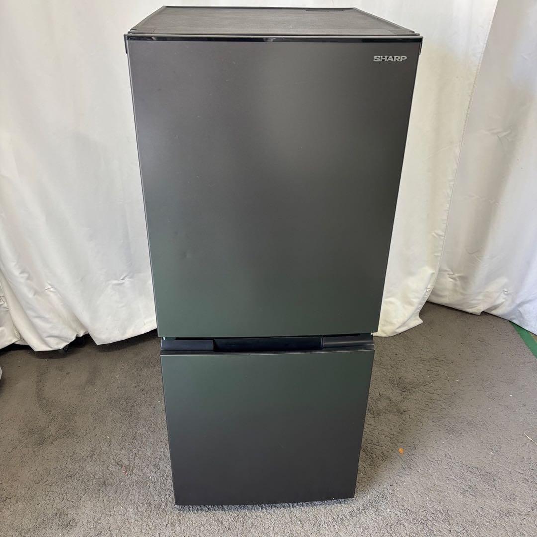 101⭕️冷蔵庫　SHARP　家電　一人暮らし　黒　設置無料　両開き　安い　小型
