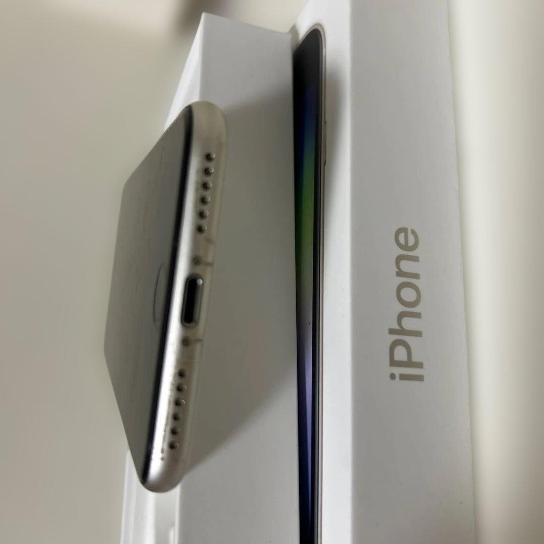 iPhone SE 第３世代 スターライト64GB