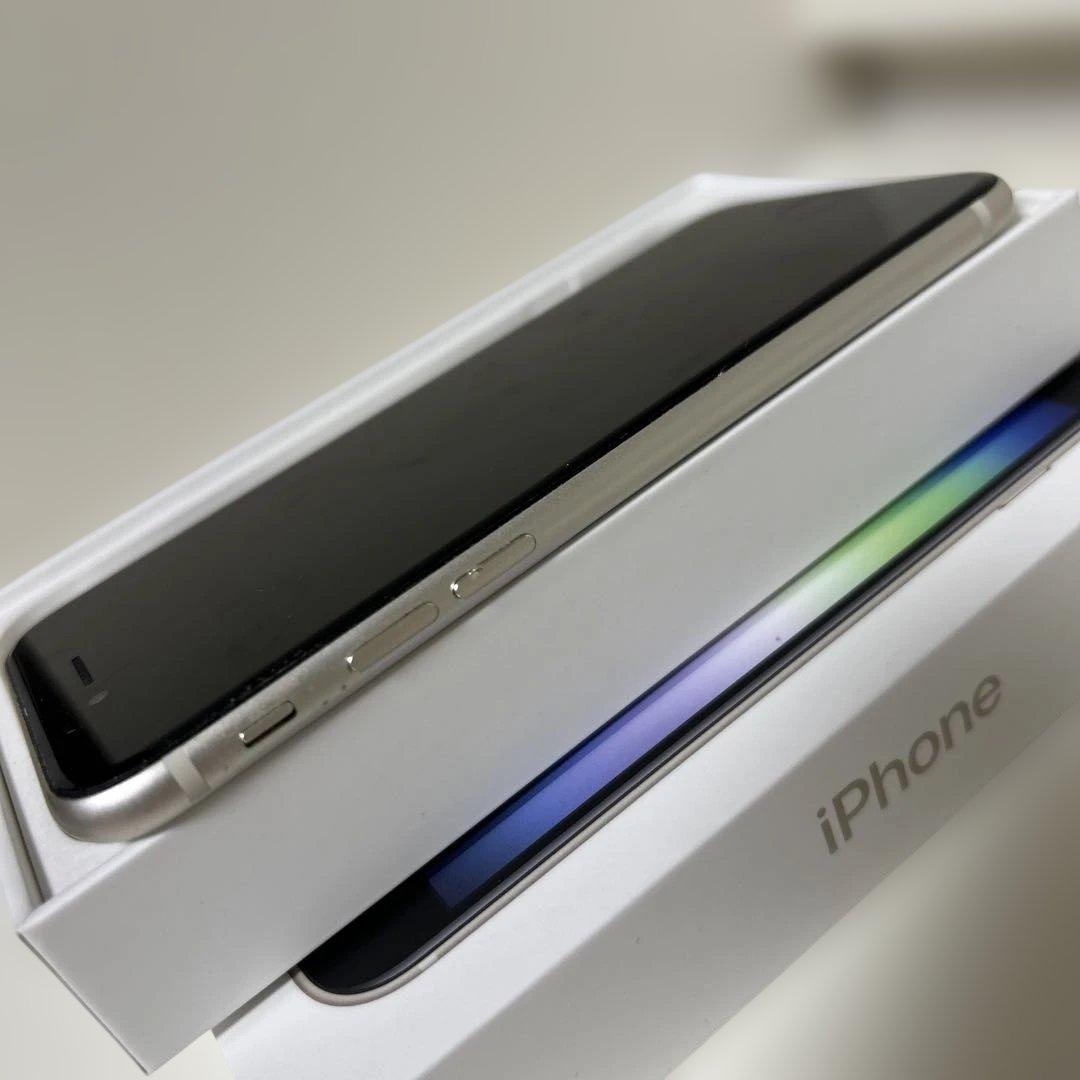 iPhone SE 第３世代 スターライト64GB