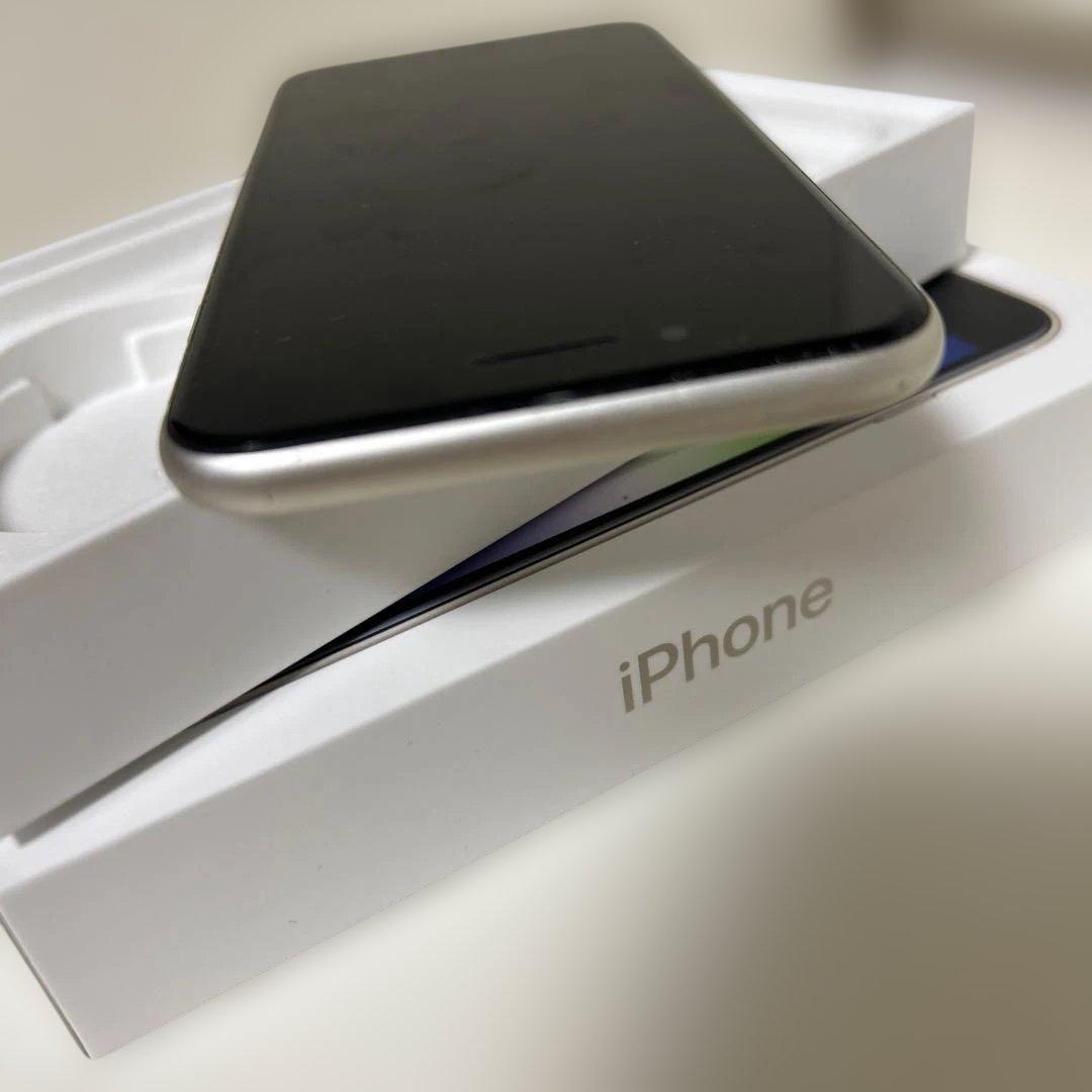 iPhone SE 第３世代 スターライト64GB