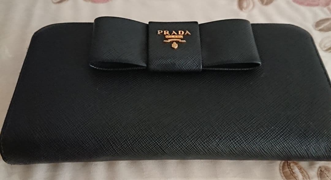 未使用 PRADA プラダ リボン 革長財布