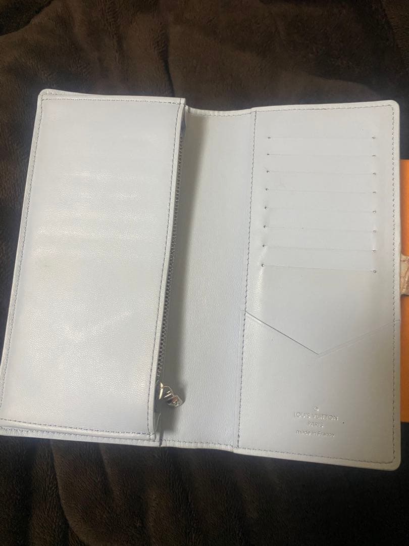 ルイヴィトン　ヴェルディカル長財布　水色