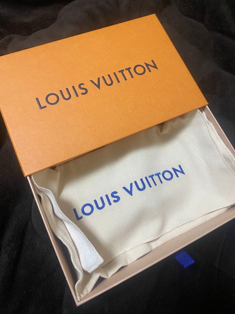 ルイヴィトン　ヴェルディカル長財布　水色