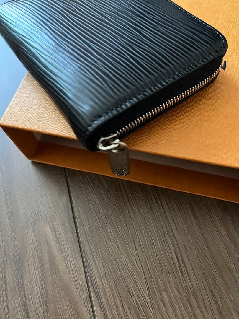 ルイヴィトン ジッピーパース M6015N