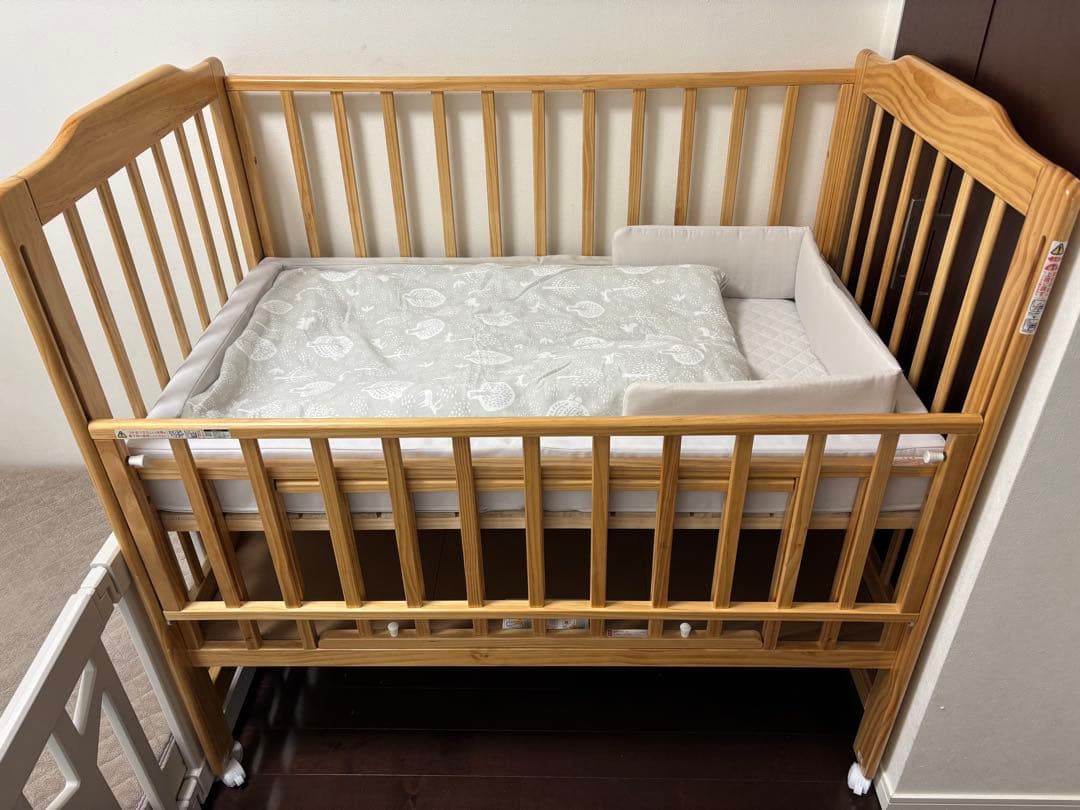 【大阪市内引取限定】カトージ　ベビーベッド＋組布団　セット　KATOJI