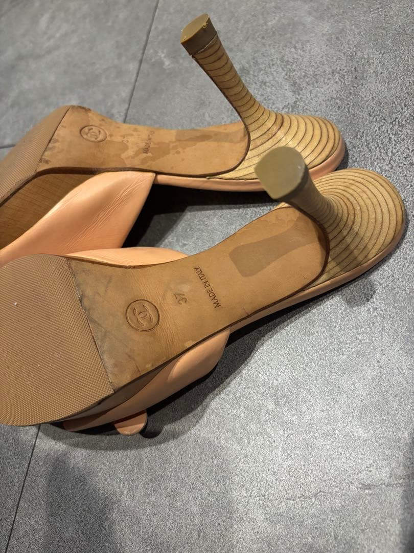 シャネル　ヒール　ベージュ ゴールドバックル サンダル　CHANEL