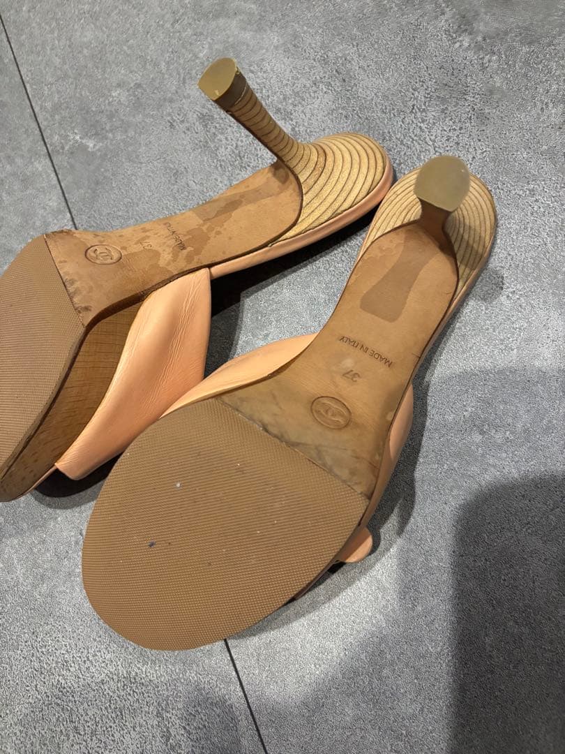 シャネル　ヒール　ベージュ ゴールドバックル サンダル　CHANEL