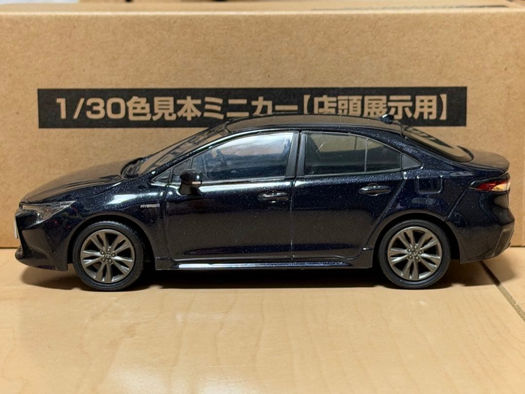 非売品 トヨタ カローラ 1/30 カラーサンプル用ミニカー W×B仕様