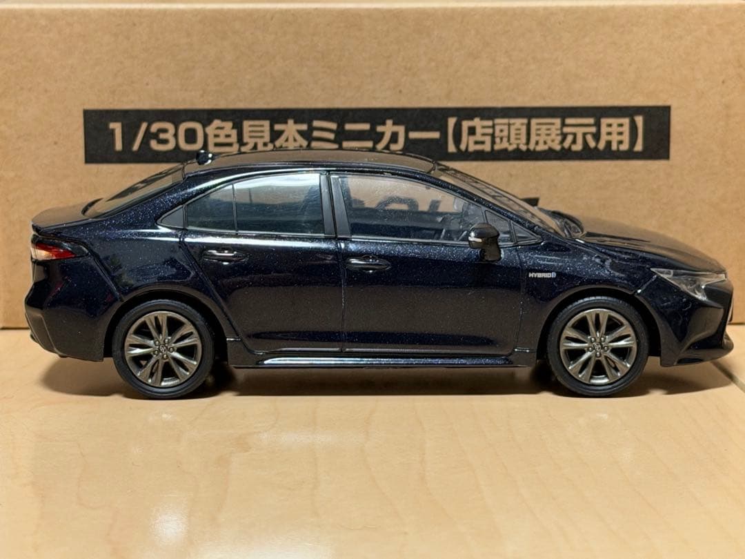 非売品 トヨタ カローラ 1/30 カラーサンプル用ミニカー W×B仕様