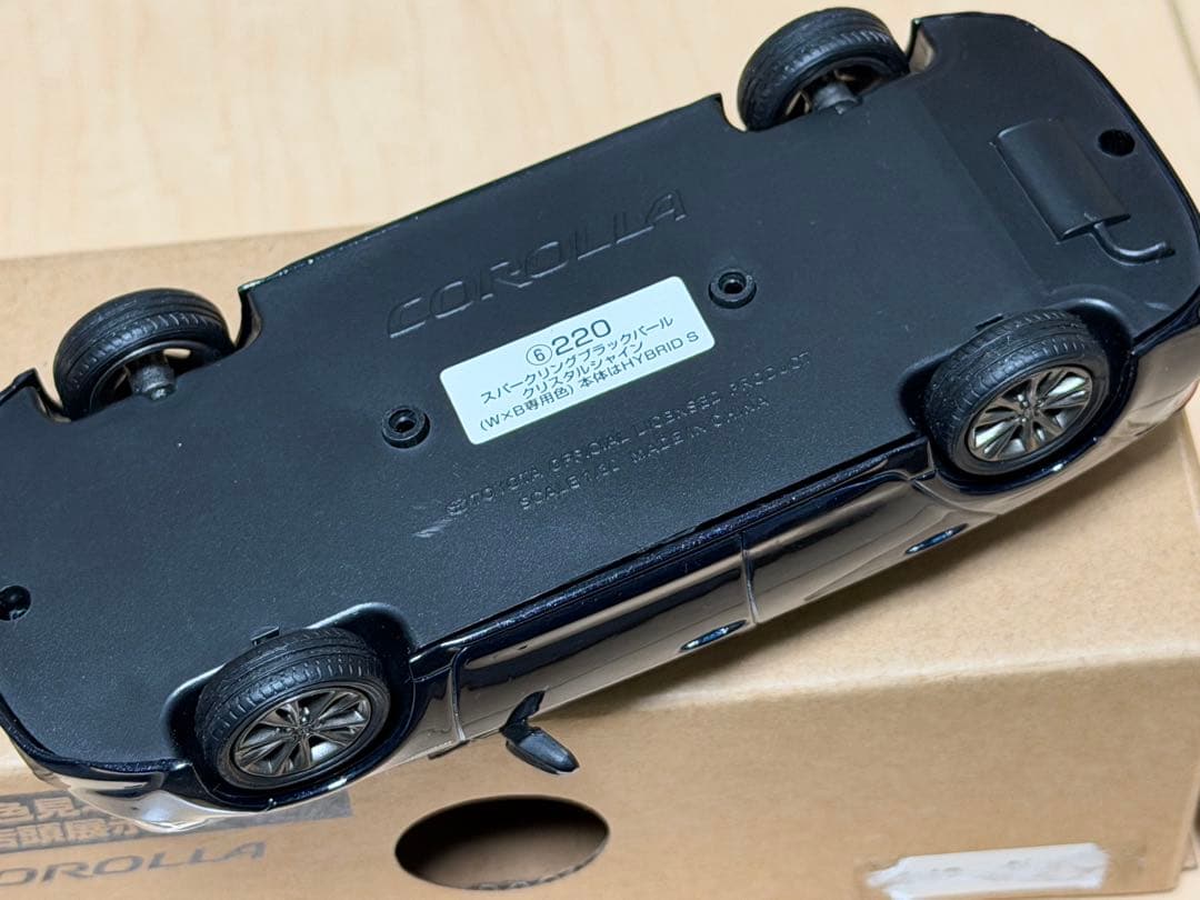 非売品 トヨタ カローラ 1/30 カラーサンプル用ミニカー W×B仕様