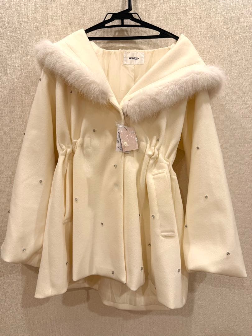 フードフェイクファービジューミドルコート　ナイスクラップ　オフホワイト