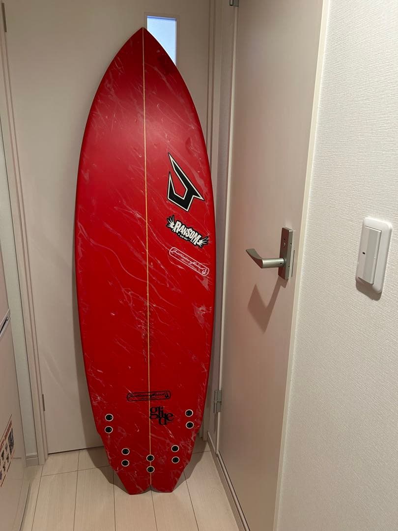 ジャスティスサーフボード　5.11 レッド ストライプデザイン ショートボード