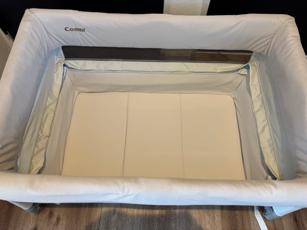 Combi コンビ すくすやトモネル　ベビーベッド　コンパクト