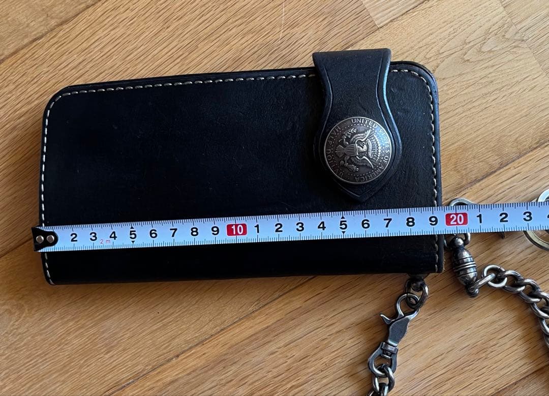 黒いレザー ウォレットチェーン エンブレム付き　アメリカン束入れ