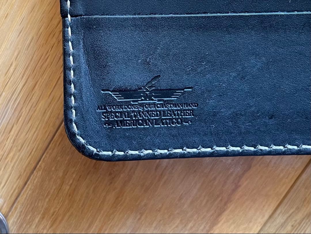 黒いレザー ウォレットチェーン エンブレム付き　アメリカン束入れ