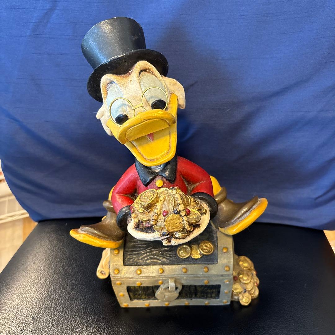 アンティークスクルージ・マクダック 宝箱フィギュア
