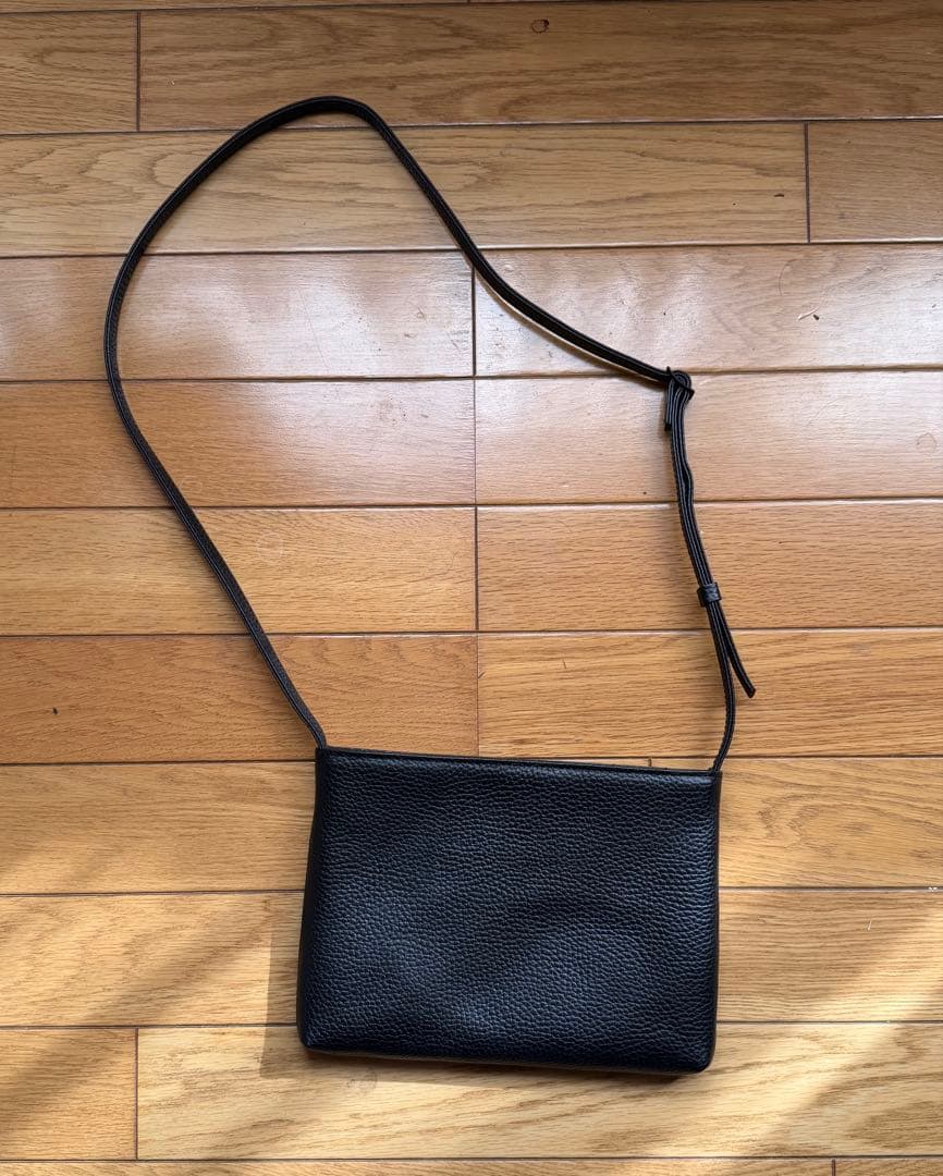 HashTAG ブラックレザーショルダーバッグ　サコッシュ