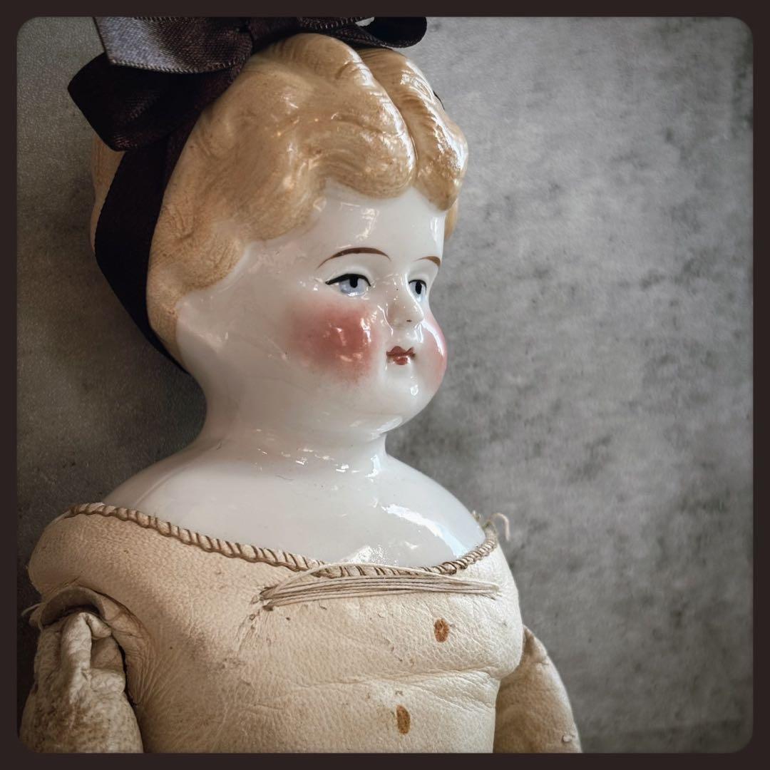 アンティーク ブロンド　チャイナヘッドドール　レザーボディ