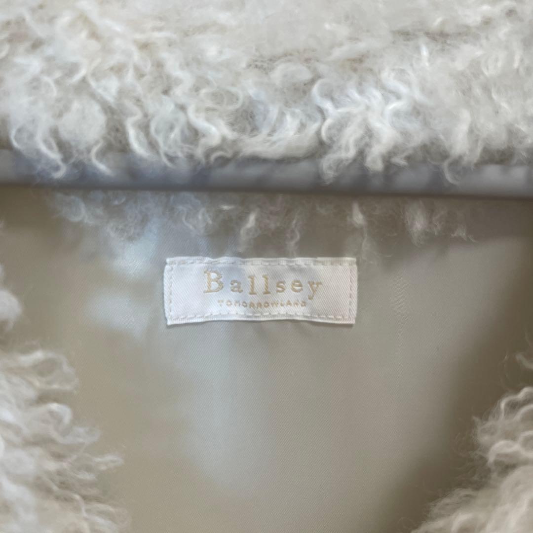 Balsey ホワイトファーベスト Vネック