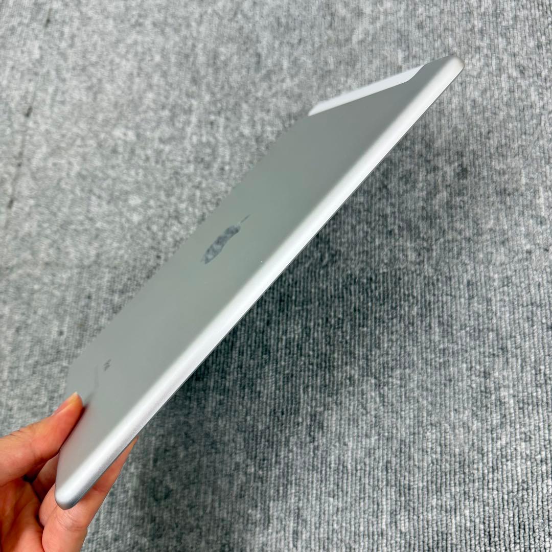 iPad 第一6世代 32GB Wi-Fi + Cellular シルバー