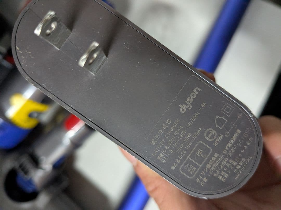 Dyson SV11 Fluffy ダイソン 掃除機 本体＋純正充電器 動作品