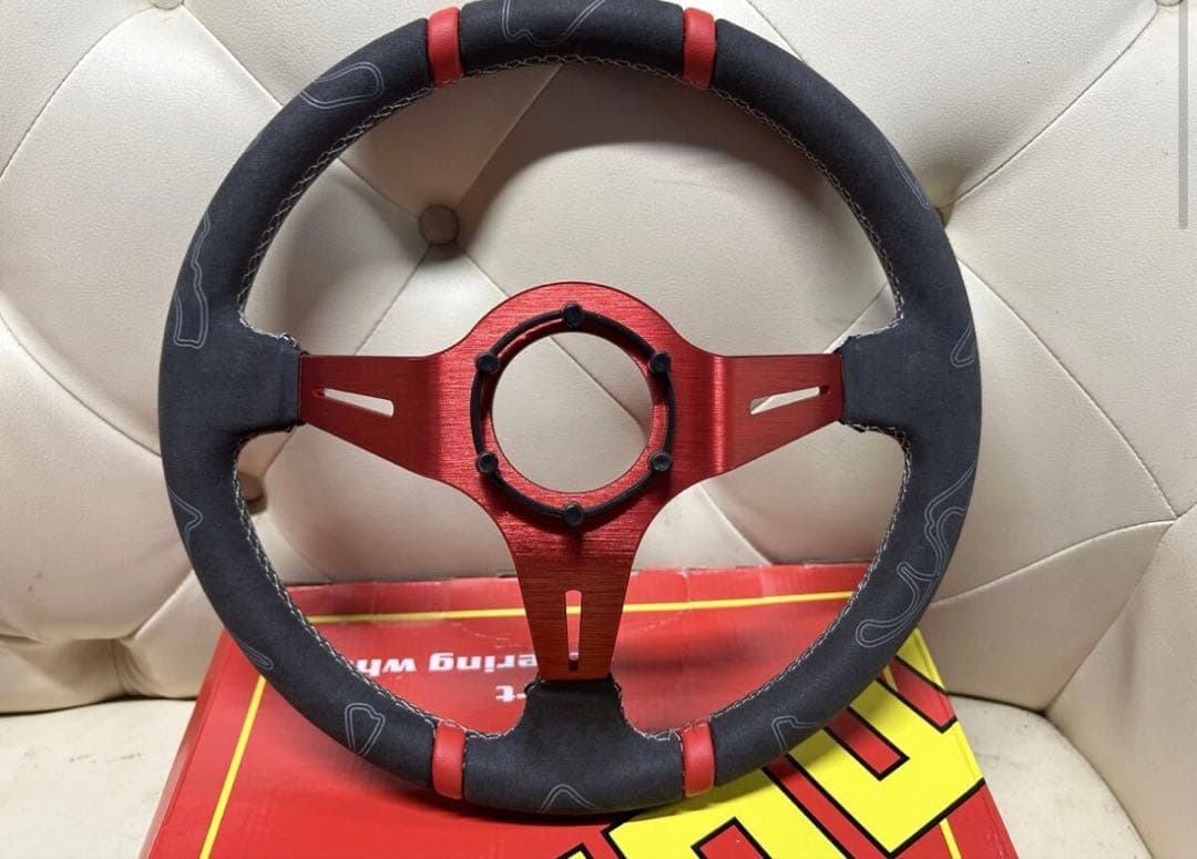 【最終値下げ】MOMO ステアリング 350ミリφ35 レッド スエード