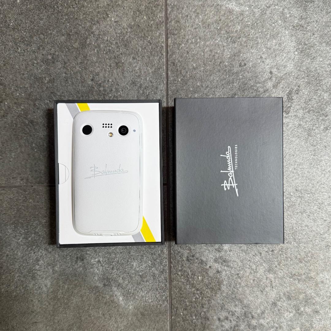スマートフォン本体 BALMUDA Phone
