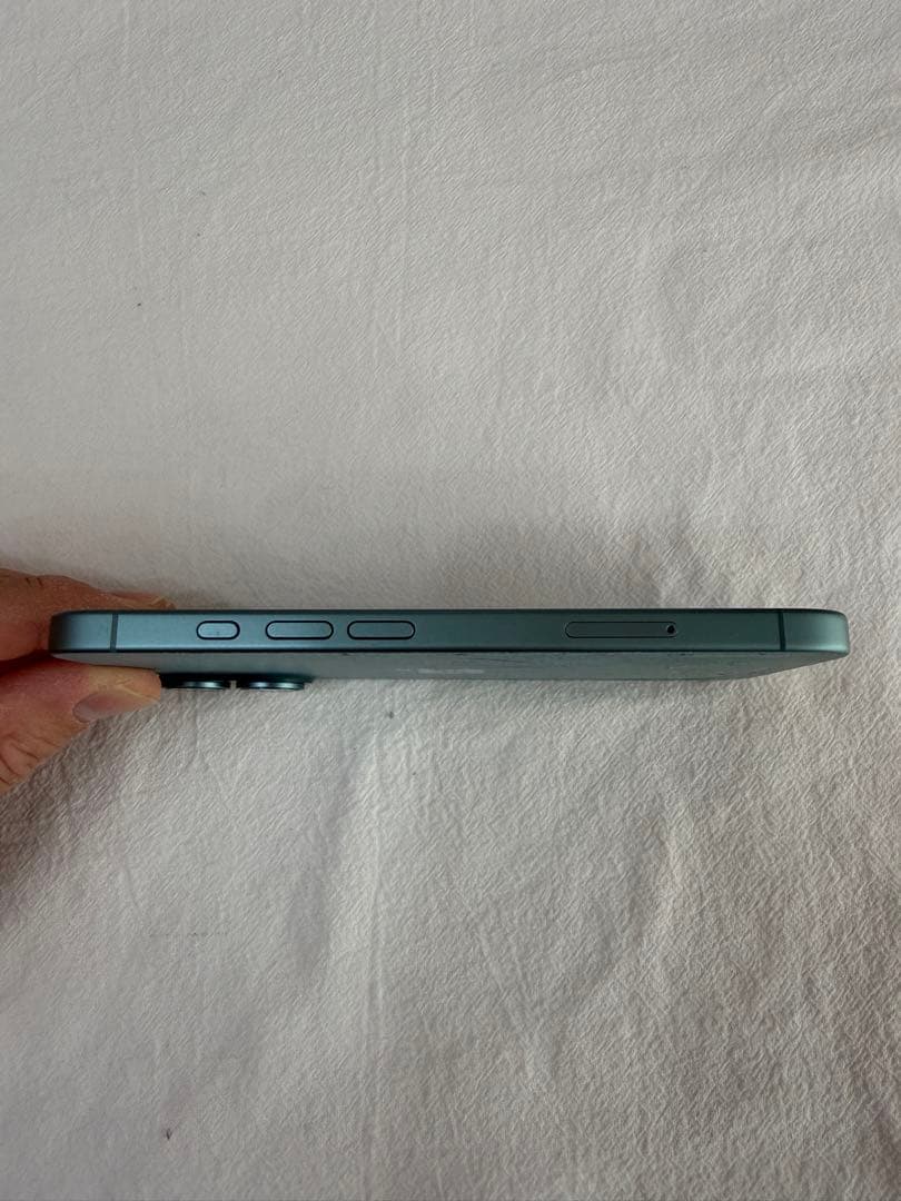 iPhone16 256GB ティール 背面割れあり