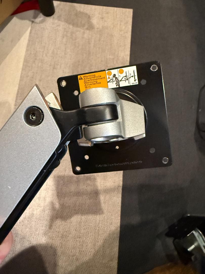 Amazonベーシック モニターアーム ディスプレイタイプ 32インチシルバー