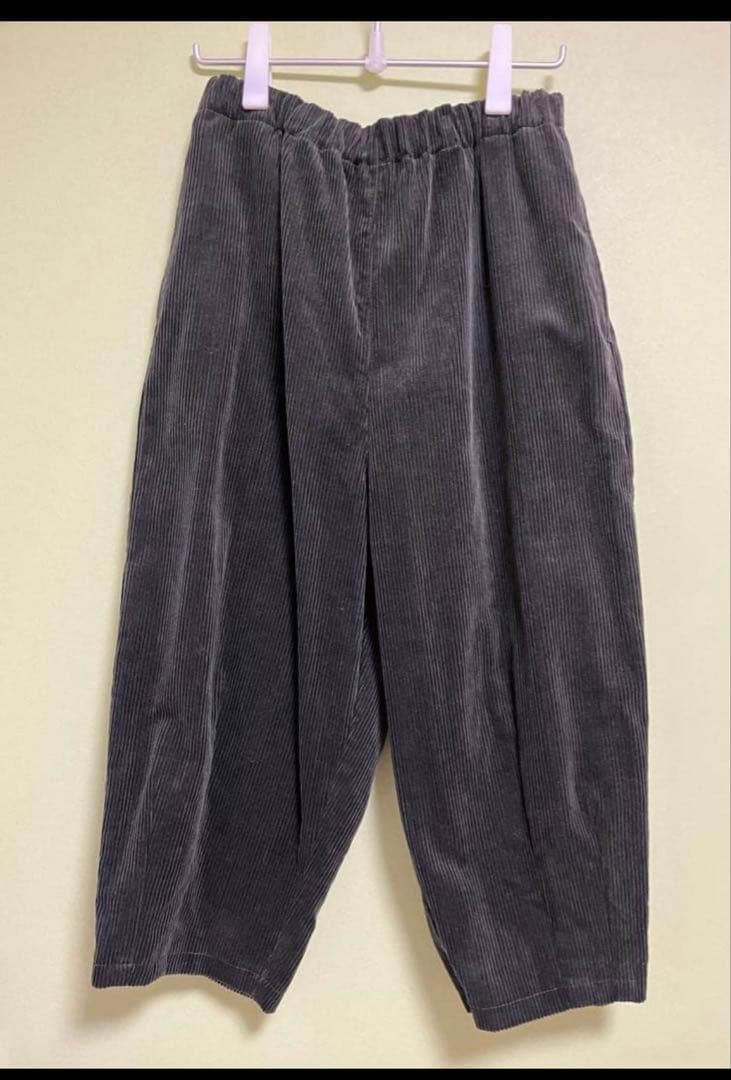 HUIS ハウス　シャトルコーデュロイバルーンパンツ（太畝・カーキグレー）506