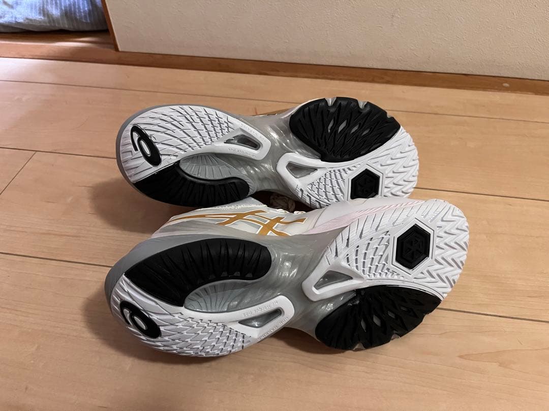 ASICS RISE ホワイト/ゴールド