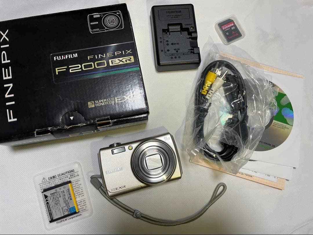 Fujifilm FinePix F200 EXR 本体