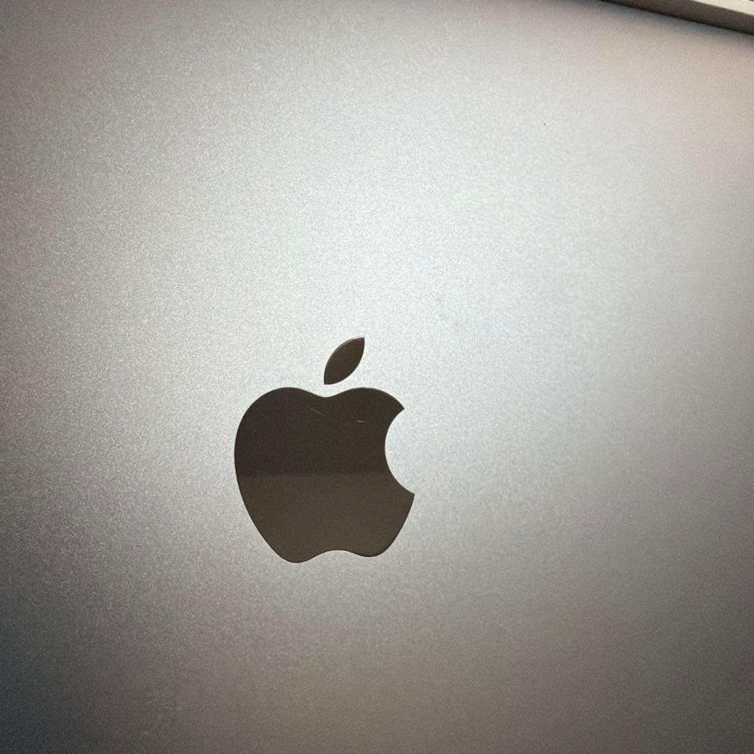 MacBook Air スペースグレー 本体　第8世代