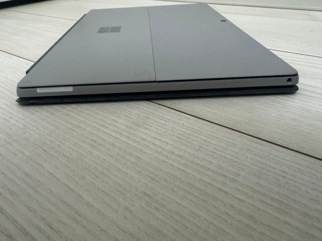 surface Pro7　プラチナ