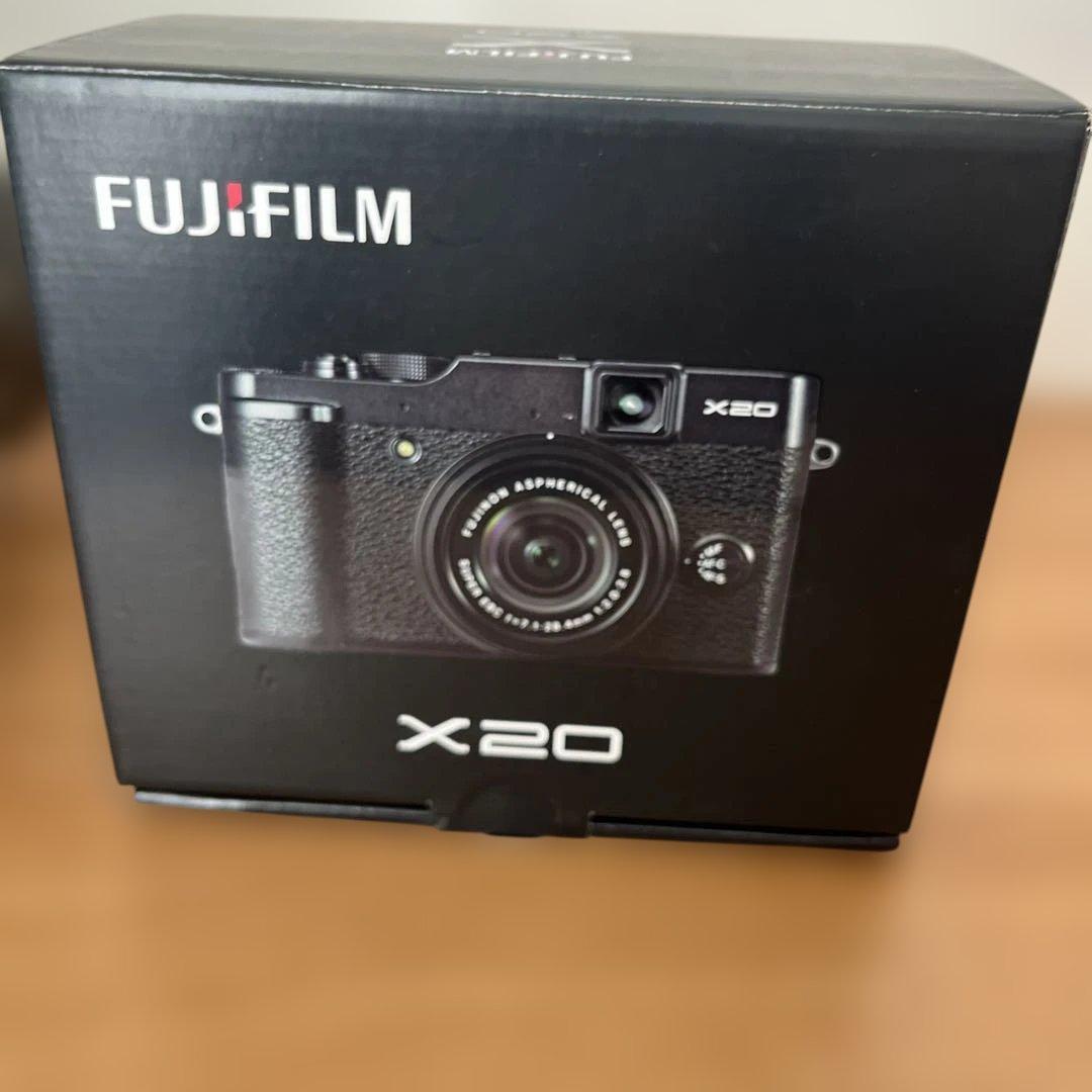 FUJIFILM X20 ブラック 本体と付属品