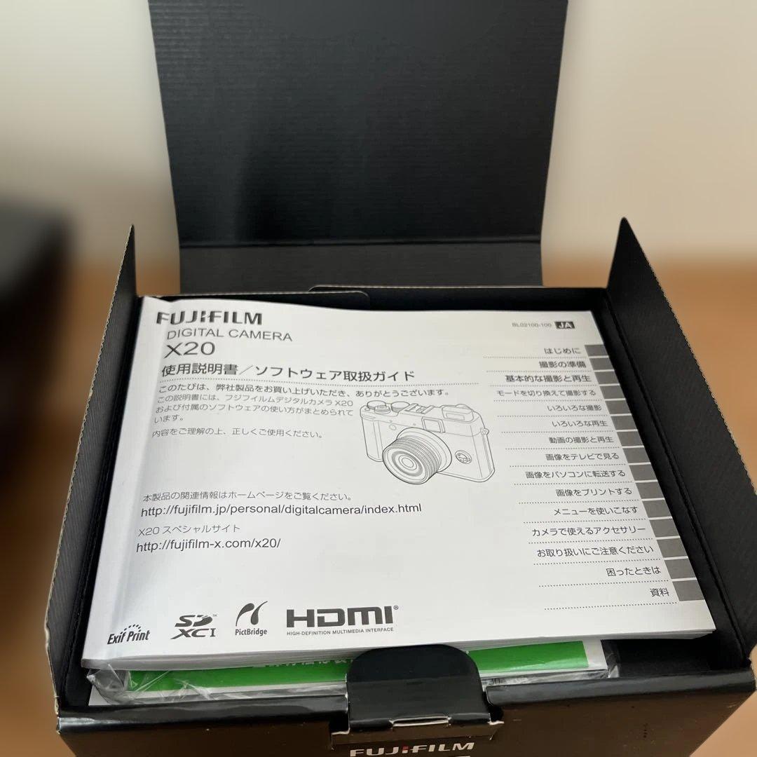 FUJIFILM X20 ブラック 本体と付属品