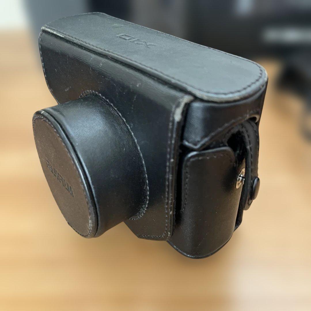 FUJIFILM X20 ブラック 本体と付属品