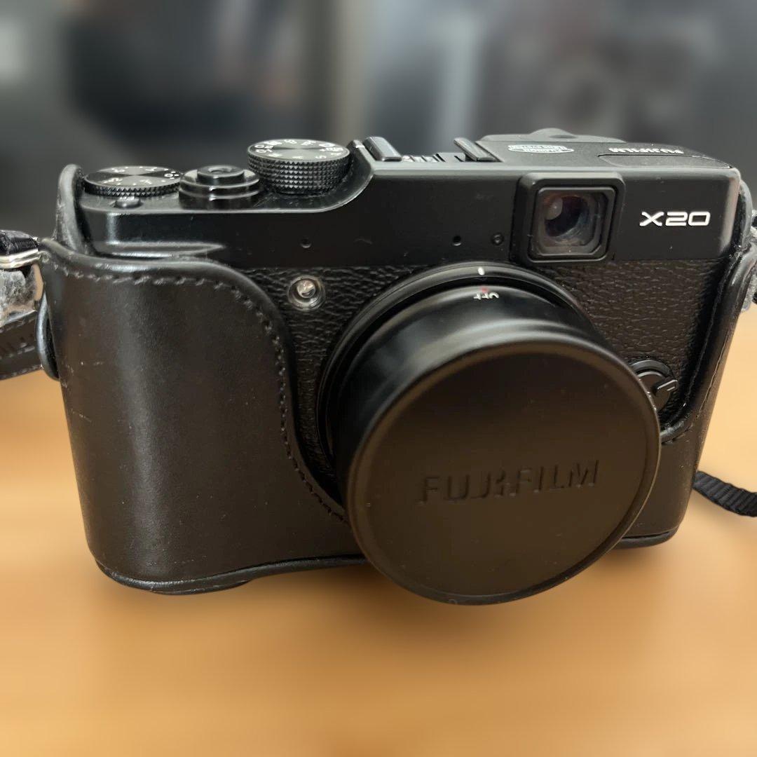 FUJIFILM X20 ブラック 本体と付属品