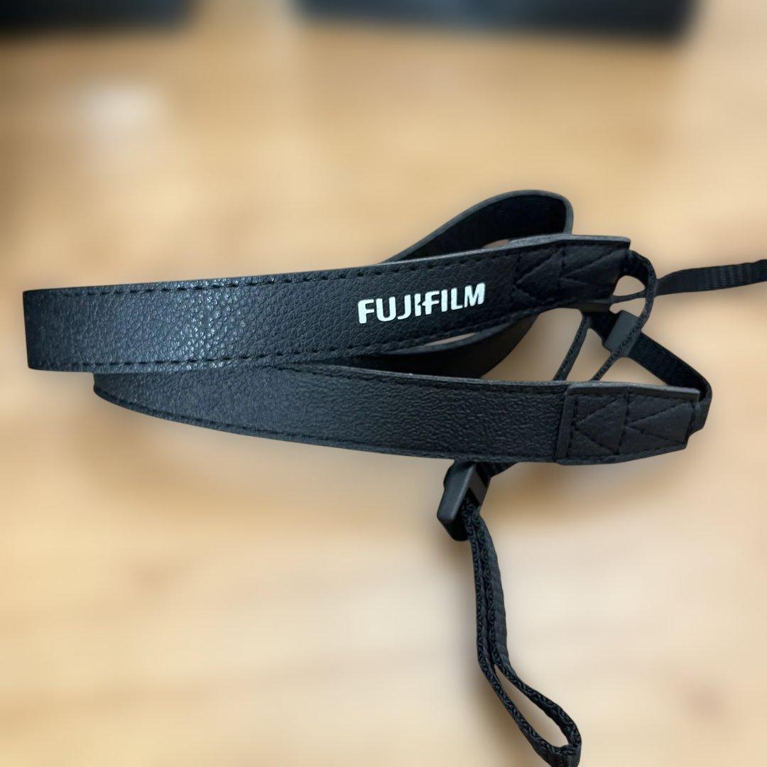 FUJIFILM X20 ブラック 本体と付属品