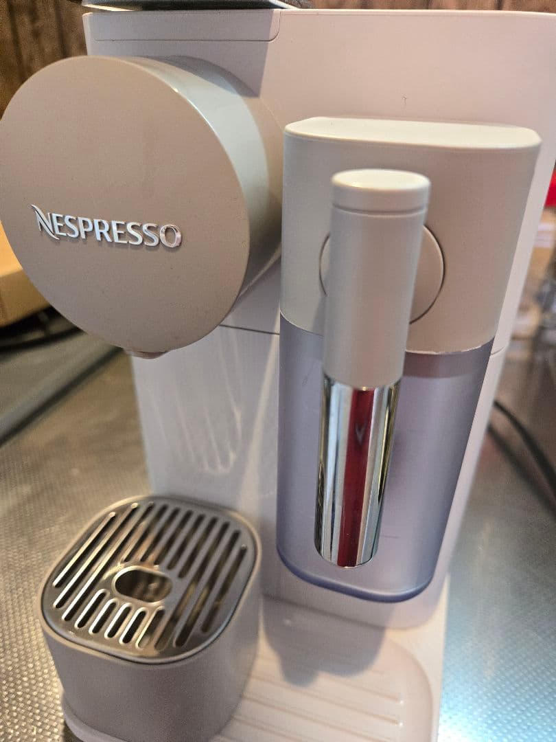 Nespresso エスプレッソマシン スチーム機能付き　ラティシマワン