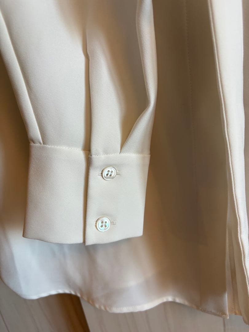 新品　theory luxeセオリーリュクス　アイボリー ボウタイブラウス36