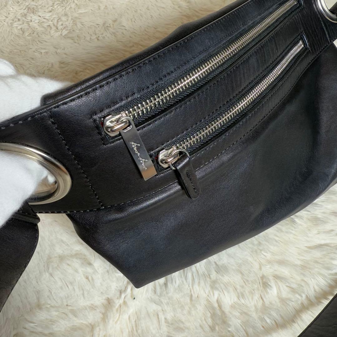 美品　kawa-kawa カワカワ　レザー　ボディバッグ　斜めがけ　肩掛け　金具