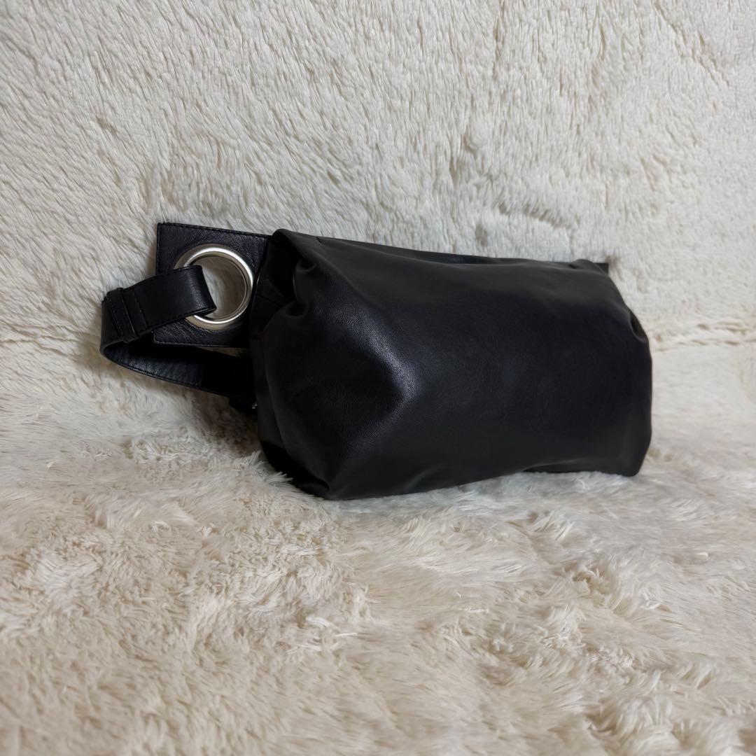 美品　kawa-kawa カワカワ　レザー　ボディバッグ　斜めがけ　肩掛け　金具