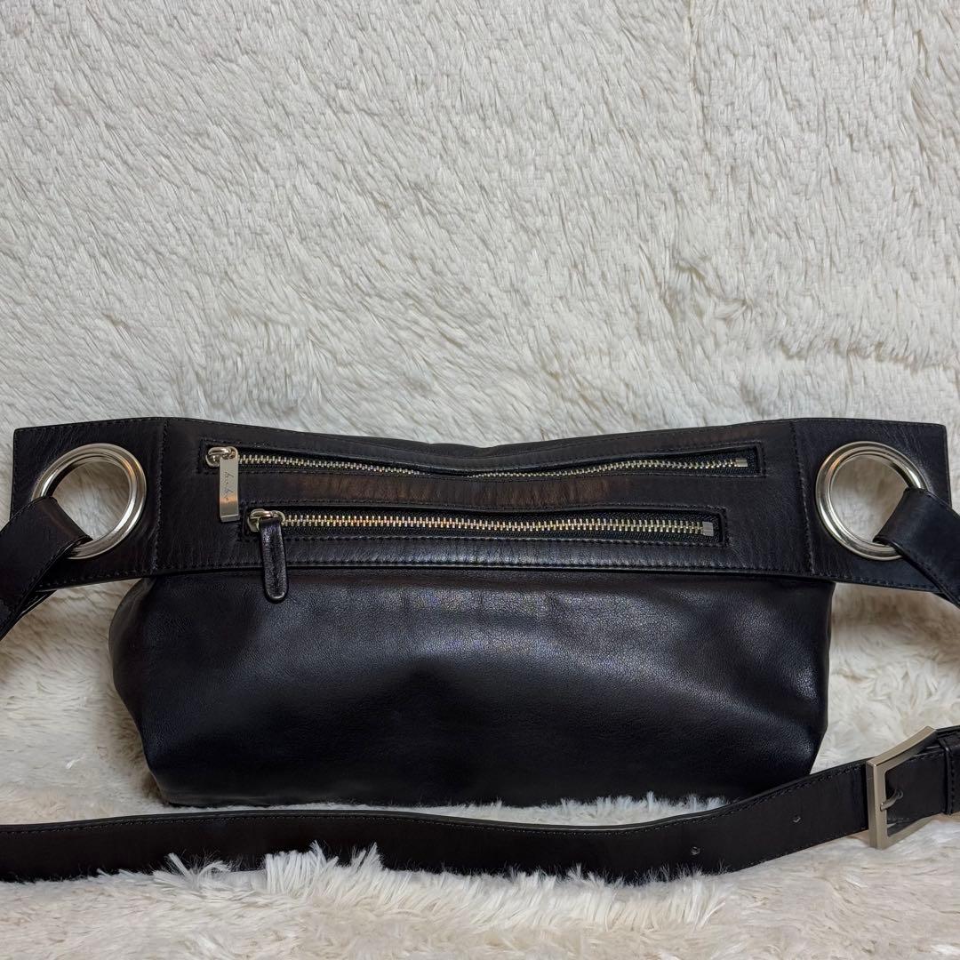 美品　kawa-kawa カワカワ　レザー　ボディバッグ　斜めがけ　肩掛け　金具